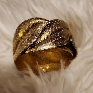 Vintage‎ Golden leaf bangle